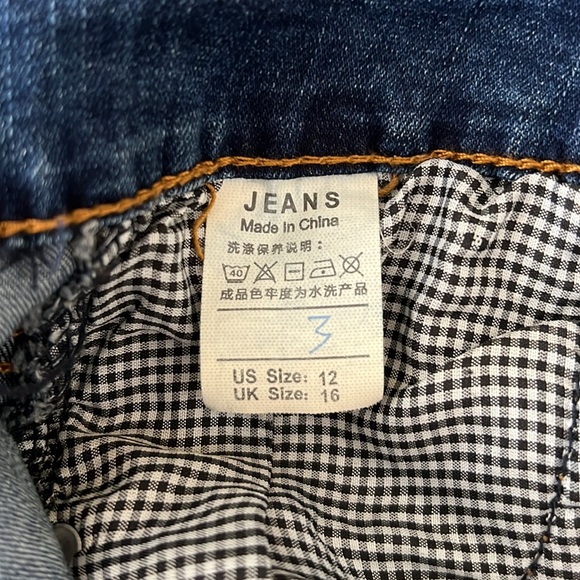 Women’s stretch denim shorts - Picture 4 of 4